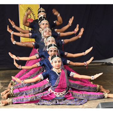 IMG_7203 പുരുഷാംഗനമാർ ചാരുത പകർന്നു